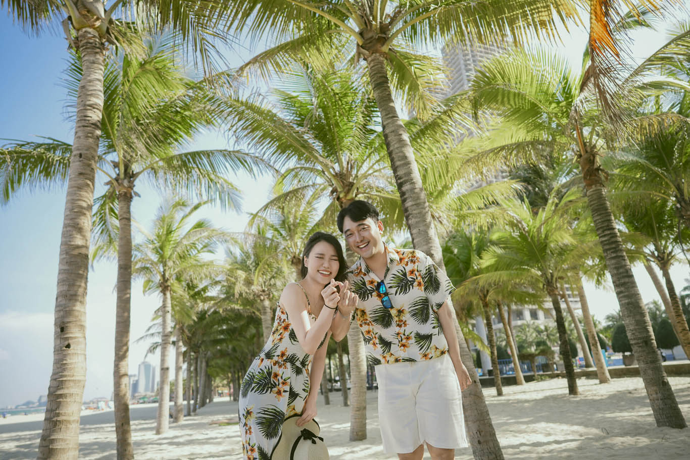 A natural couple photoshoot at My Khe Beach in Da Nang during soft afternoon light.