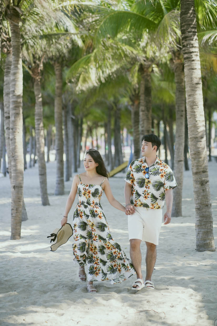 A natural couple photoshoot at My Khe Beach in Da Nang during soft afternoon light.