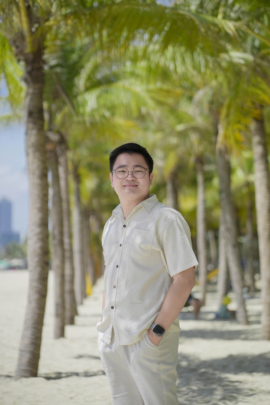 A natural couple photoshoot at My Khe Beach in Da Nang during soft afternoon light.