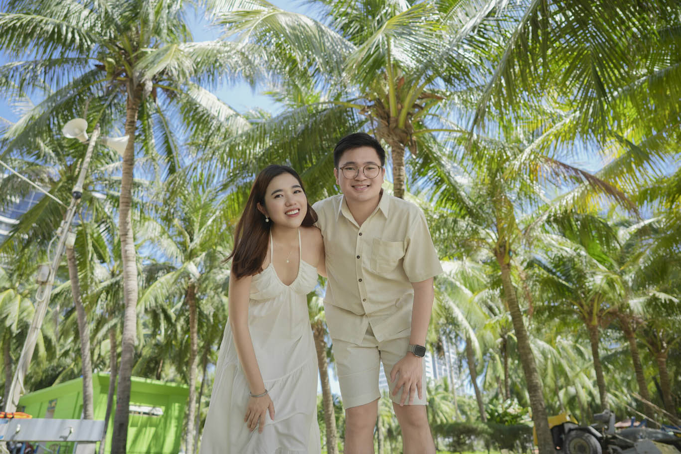 A natural couple photoshoot at My Khe Beach in Da Nang during soft afternoon light.
